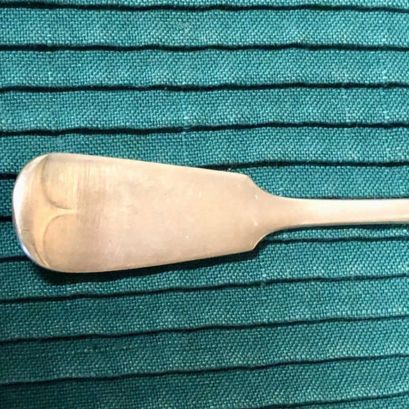 1847 Rogers Bros A1 Silver or Silverplate Master Butter Knife Tipped fiddle - Picture 7 of 14